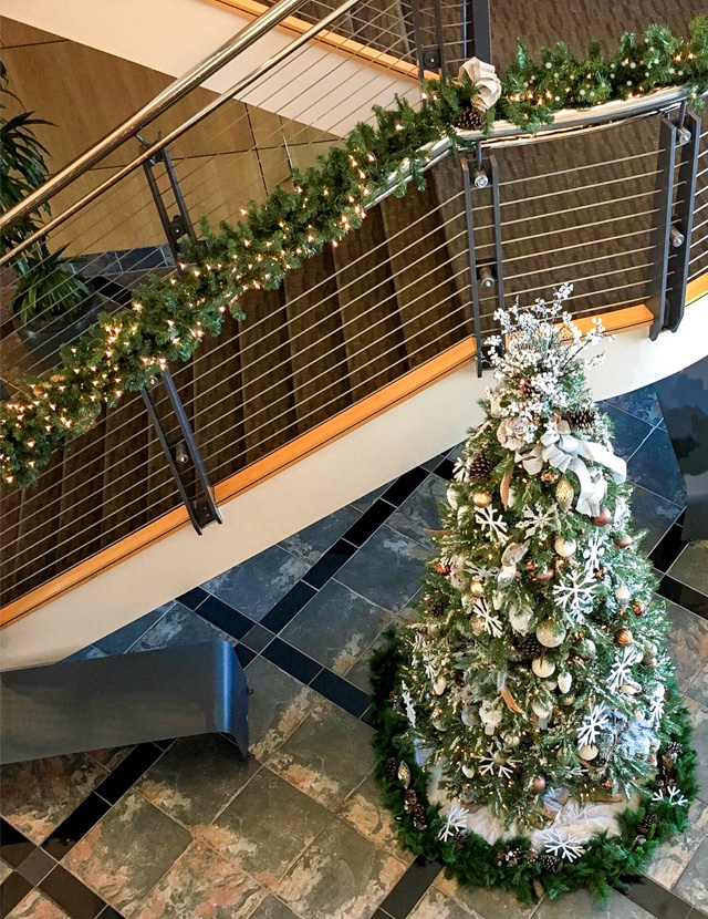 commercial-holiday-decor-marquee-3